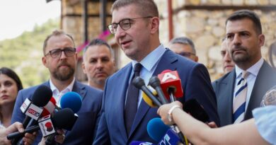 Мицкоски: По 7 години, денес се отвори етно-комплексот „Македонско село“ 