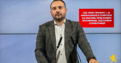 Лефков: СДС преку Еразмус + ја финансирале и сопругата на Апасиев, пред камери противници, зад камери соработници