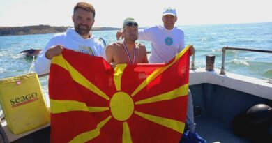 Голем успех: Евгениј Поп Ацев стана петтиот Македонец кој го препливал Ла Манш 