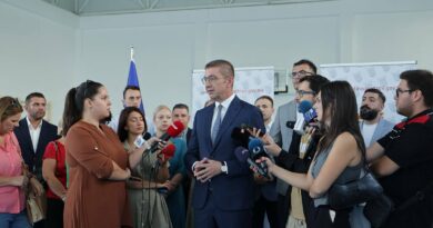 Мицкоски: Платите во јули пораснаа за над 10,5% споредбено со јули 2024, а државниот и јавниот долг се намалени за првпат по долго време