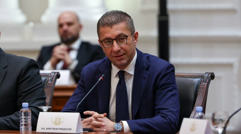 Мицкоски на потпишување на договор со меѓународната платформа „Спортски игри за млади“ – Младите и спортот се приоритет на Владата