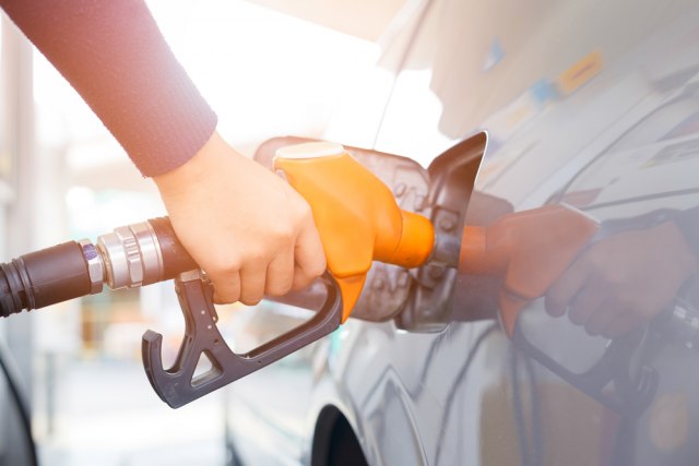 По низата поскапувања: Бензините ќе поевтинат – ова се новите цени! 