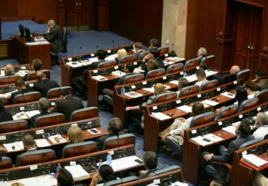 Собранието ги костатираше оставките на Бислимоски и Ристовска