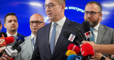 Мицкоски: 250 евра за студентите за набавка на електронски уреди од септември