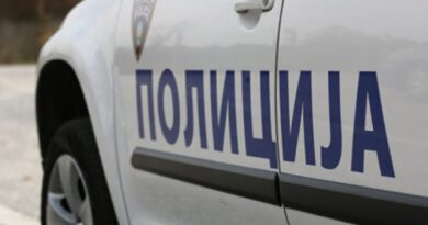 Жена и ставила перница на глава на бабата на својот сопруг и пробала да ја задуши