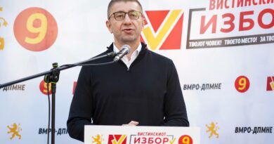 Мицкоски: Тројната оска СДСМ-ДУИ-Левица функционира затоа што власта им е помила од се во животот  