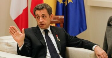 САРКОЗИ ОДИ ЗАД РЕШЕТКИ: Може да аплицира за условно ослободување веднаш по влегувањето во затвор 
