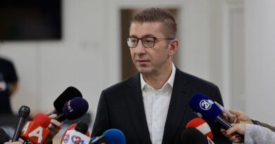 Мицкоски: Добар одзив, дури 27.000 студенти заклучно вчерашниот ден ги подигнале ваучерите за електронски уреди