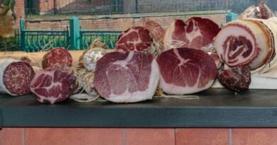 Сувото месо се чува во замрзнувач до 12 месеци