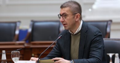 Мицкоски: Започнува инвестиција од 21 милион евра за набавка на нови електрични локомотиви со поддршка на ЕБРД