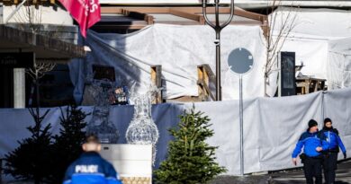 Можна причина за пожарот во Швајцарија се свеќи поставени блиску до дрвен плафон