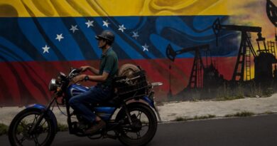 Венецуела уапси пет Американци, тензиите меѓу двете земји растат