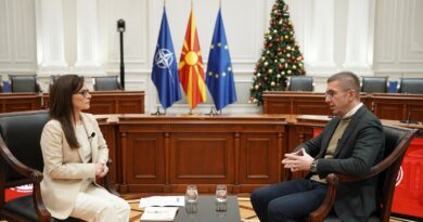 Мицкоски: Во март следува ново зголемување на платите во здравството и образованието