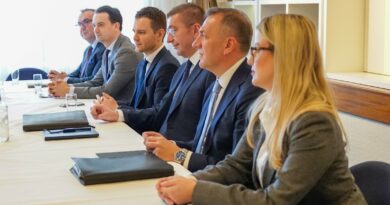 Мицкоски на панел заедно со американскиот секретар за енергетика, Крис Рајт, дијалог за инвестиции и нови порти за развој