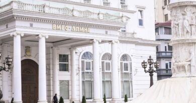 ВМРО-ДПМНЕ: Сојузот СДС, Левица и ССМ и нивните намери се разоткриени, само глумат грижат за работниците и затоа вечерва на протест собраа едвај илјада лица