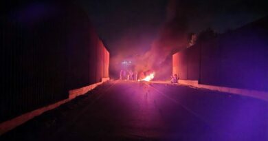 БИТОЛЧАНИ ОД НАСЕЛБАТА БАИР БАРААТ ДА ДОБИЈАТ ВОЗАЧКИ ДОЗВОЛИ БЕЗ ПОЛАГАЊЕ ИСПИТ, ЈА БЛОКИРАА ОБИКОЛНИЦАТА