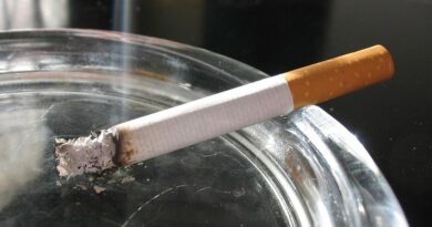 Нема помирување помеѓу пушачите и непушачите за законот за пушење