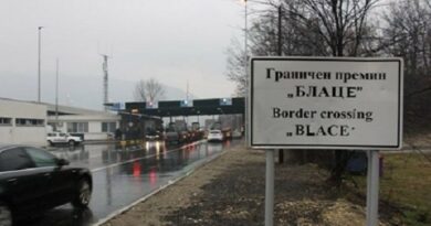 Возач на автобус удрил во кабина на ГП Блаце,одземени му се документите