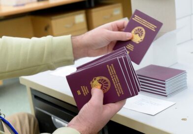 Скандал во МВР Штип: Советник земал пари „на рака“ од граѓани за пасоши, па си ги ставал во џеб