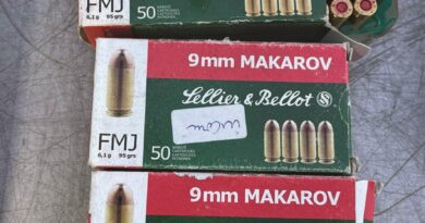 Царинска управа: Откриени 580 парчиња куршуми во автобус, двајца уапсени