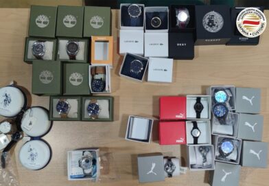 Запленети скапи „Епл“ часовници, кои биле заменети со евтини копии