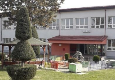 15-годишник избоде врсник во училиште во Скопје, ученикот итно пренесен на операција