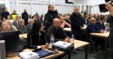 Паника и недостиг од излези во „Пулс“, стои во пишаните сведоштва на две девојки, одбраната побара да не се прифатат овие докази