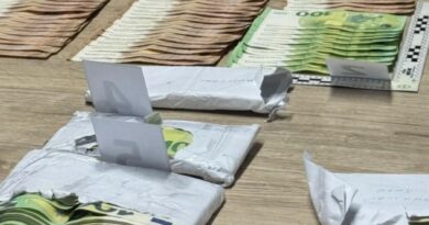 МВР: Непријавени евра и спорен товар откриени во автобус од Германија