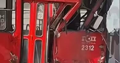 Трамвај во Белград излета од шини и се заби во зграда (ВИДЕО)