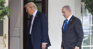 Трамп призна дека го нарекол Нетанјаху луд во телефонски разговор: „Ќе беше во затвор да не бев јас“