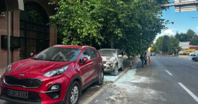Пожар пред бугарската амбасада во Скопје: Опожарени два автомобили