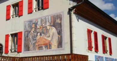 Хотел во кој можете да спиете во две земји истовремено (ВИДЕО)