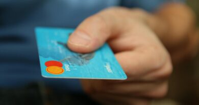 Убедил дете да му ја украде картичката на дедото — потрошиле 2.500 евра