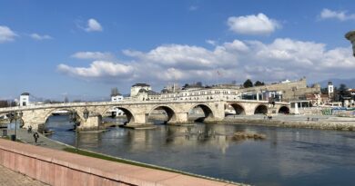 Сончево и многу топло, од четврток наместа нестабилно време и пад на температурата