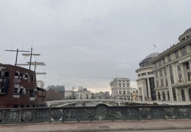 Студот пристигнува со силен ветер: Температурите во пад, времето се менува