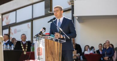 Мицкоски до бруцошите: Вистинскиот живот е борбата за семејството и татковината, каде и да одите вратете се дома
