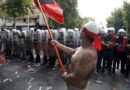 Жестоки немири во Тирана: горат државни згради и банки, 55 уапсени, десетици повредени